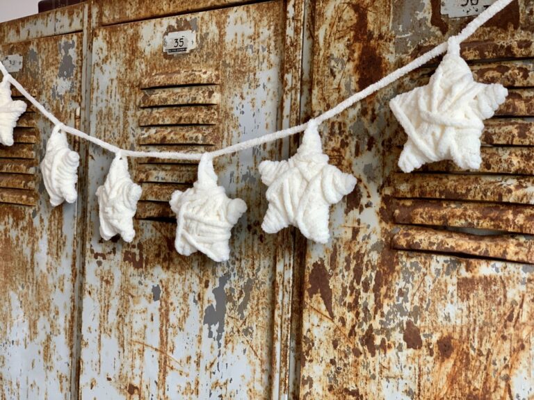 Easy Garland with yarn