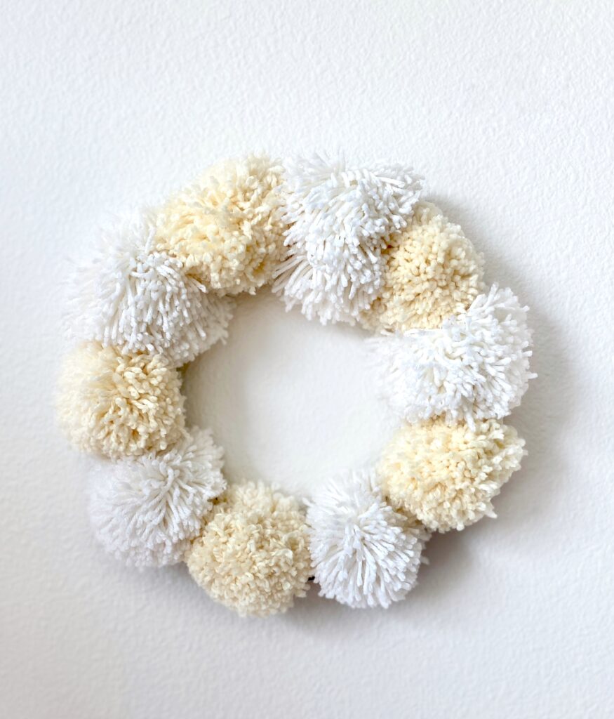 Make a Pom pom (8 Super Easy tutorials) - SewGuide