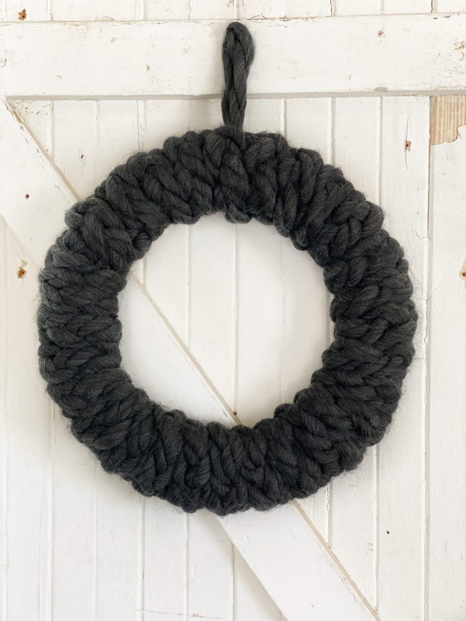 How To Make An Easy DIY Chunky Yarn Wreath Hootshack