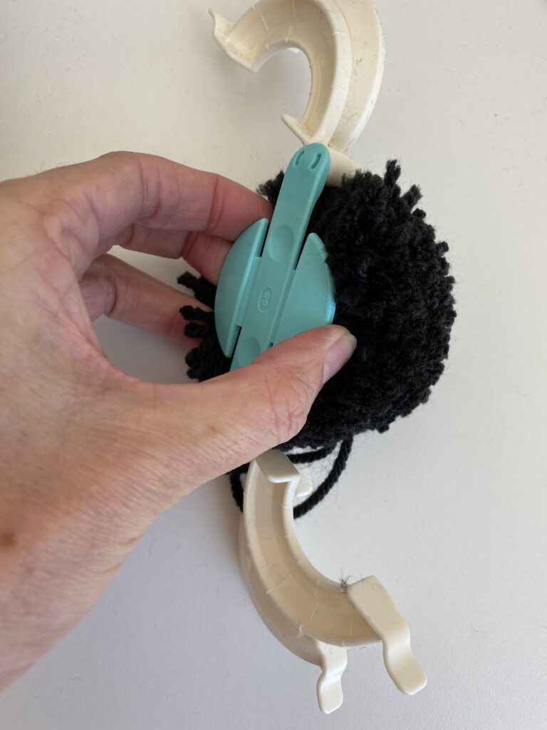 How to use Clover Pom Pom Maker