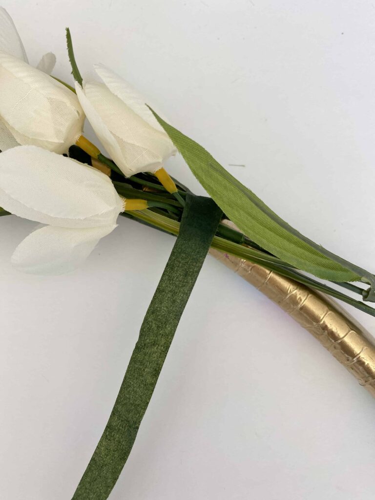 how to make a hula hoop wreath with tulips