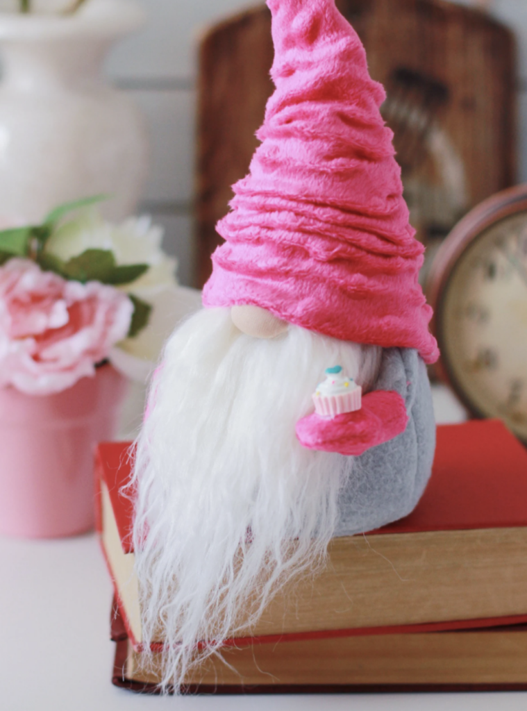 Cupcake farmhouse valentine gnome