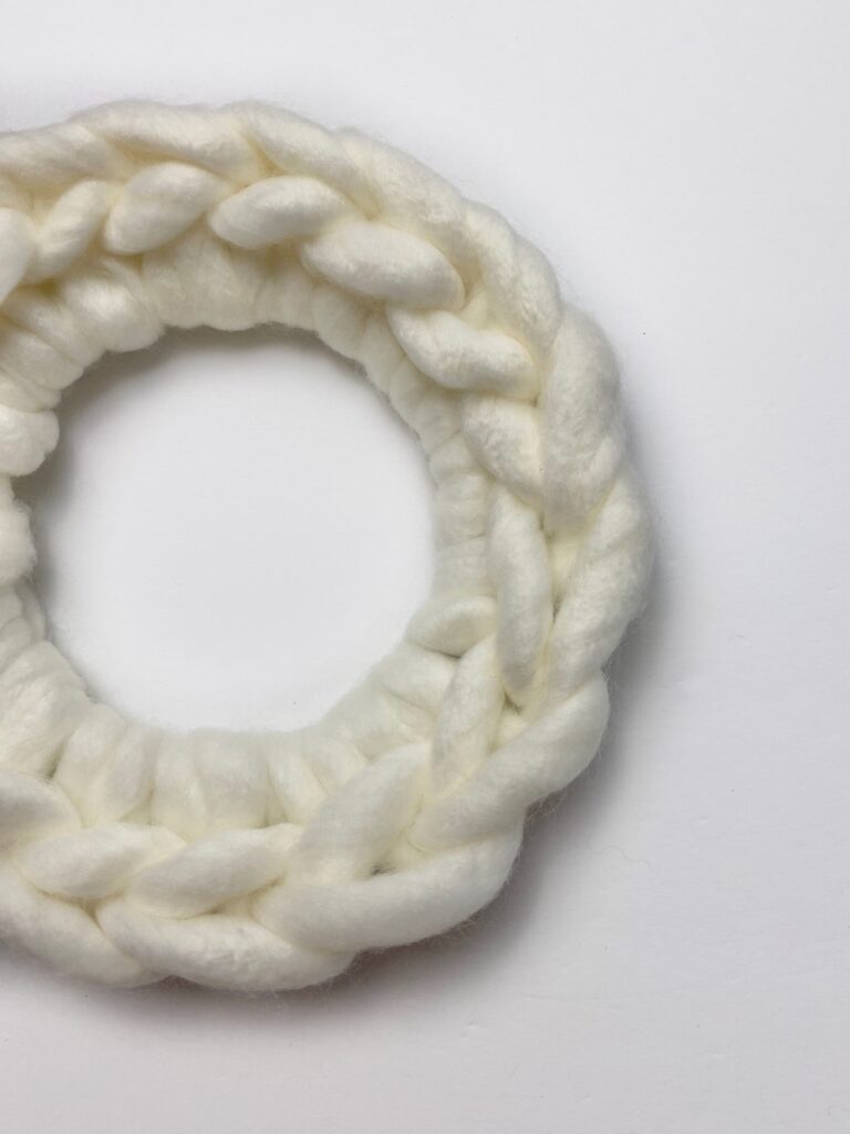 How to finger crochet a wreath white
