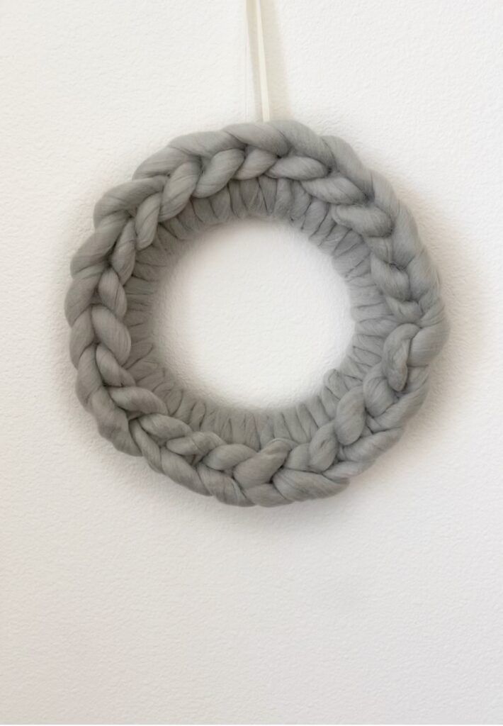 how to finger or hand crochet a wreath