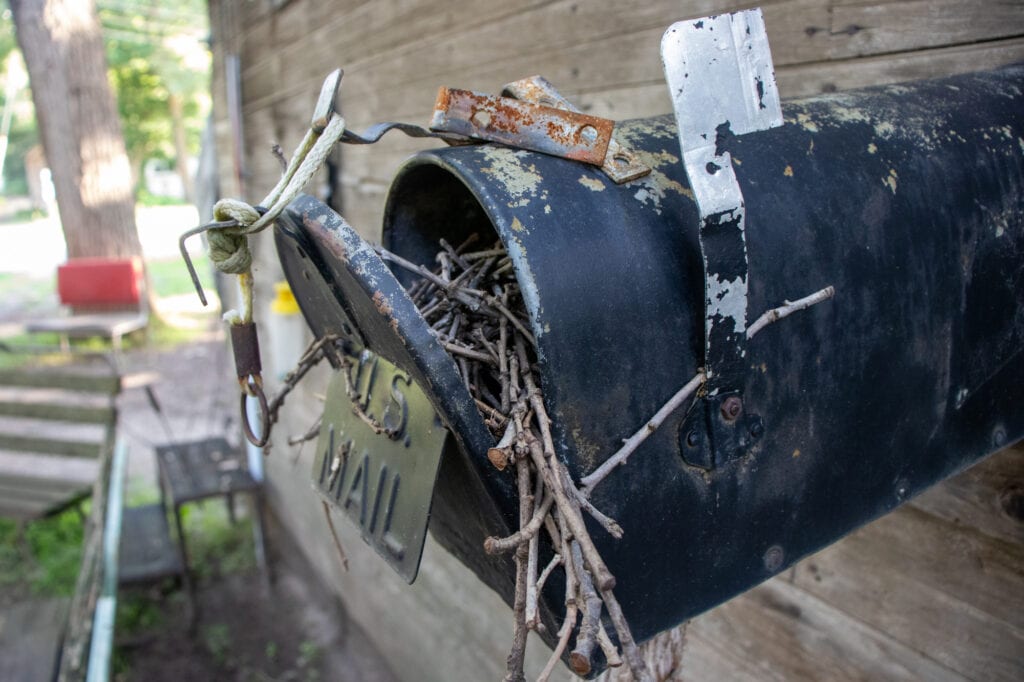 Old Mailbox Ideas as a birdhouse