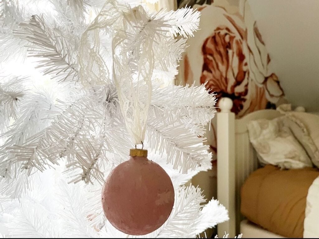DIY Christmas Ornaments Painted