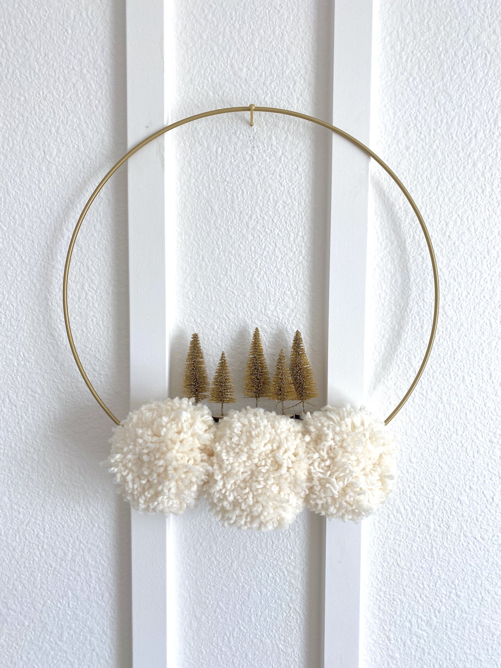 Metal Hoop Wreath DIY (Ideas and Instructions)