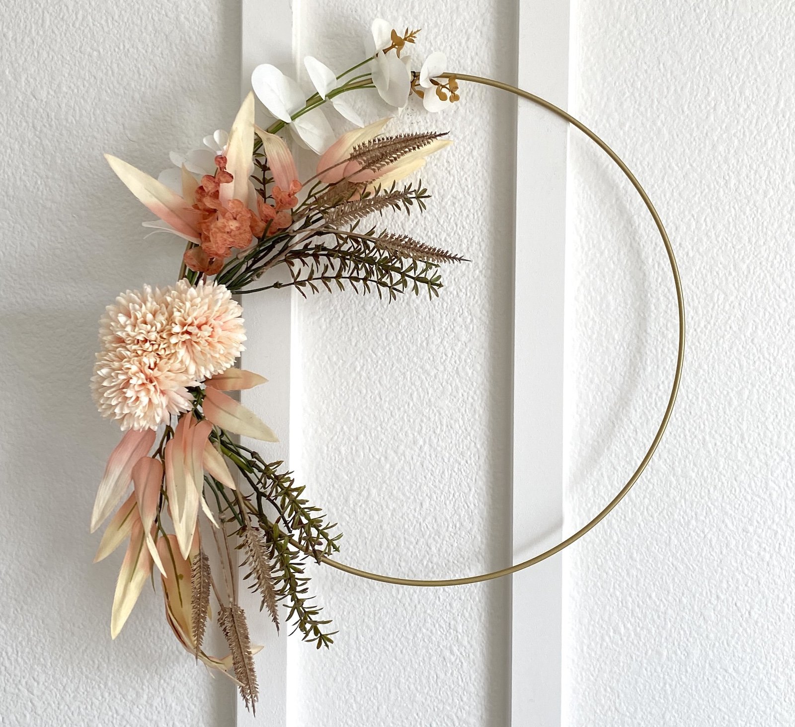 Metal Hoop Wreath DIY (Ideas and Instructions)